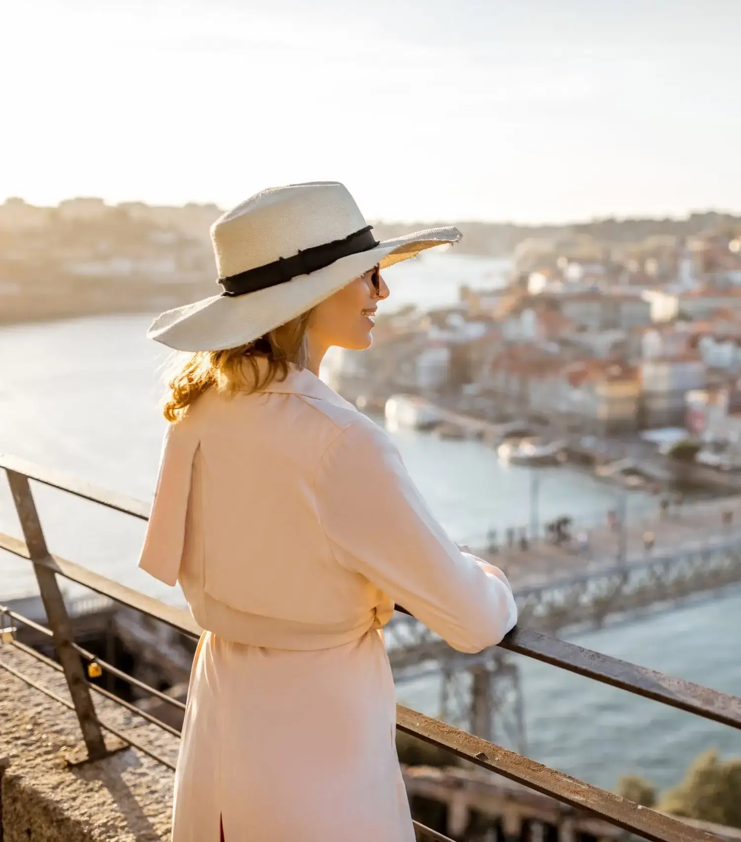 woman traveling in porto city