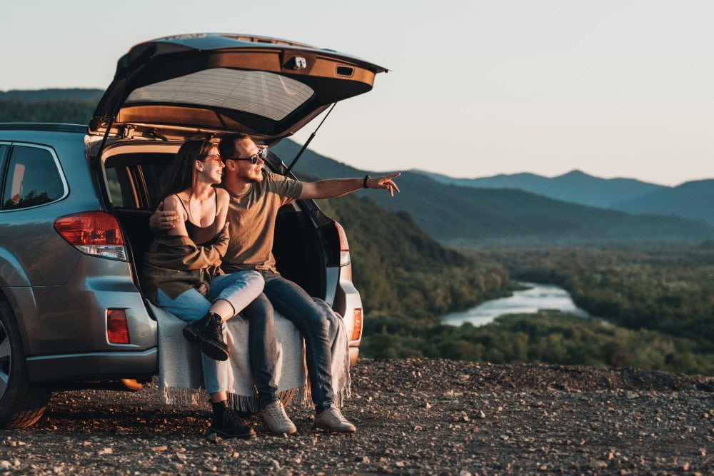 Couple on a trip after using flexible travel points